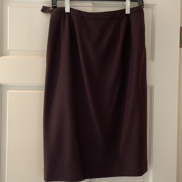 Doncaster wool skirt with pleat detail - Picture 4 of 5